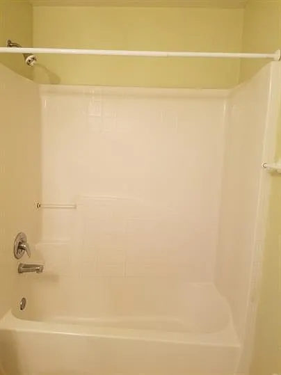 4 bed, 2.5 bath, 2215 sqft, $2,100 — Photo 3