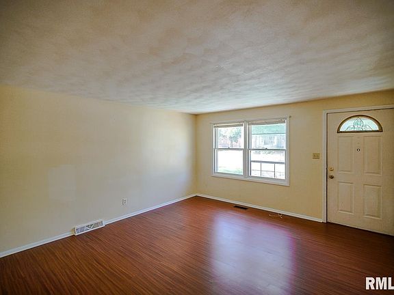 5th image of 610 E Marietta Ave