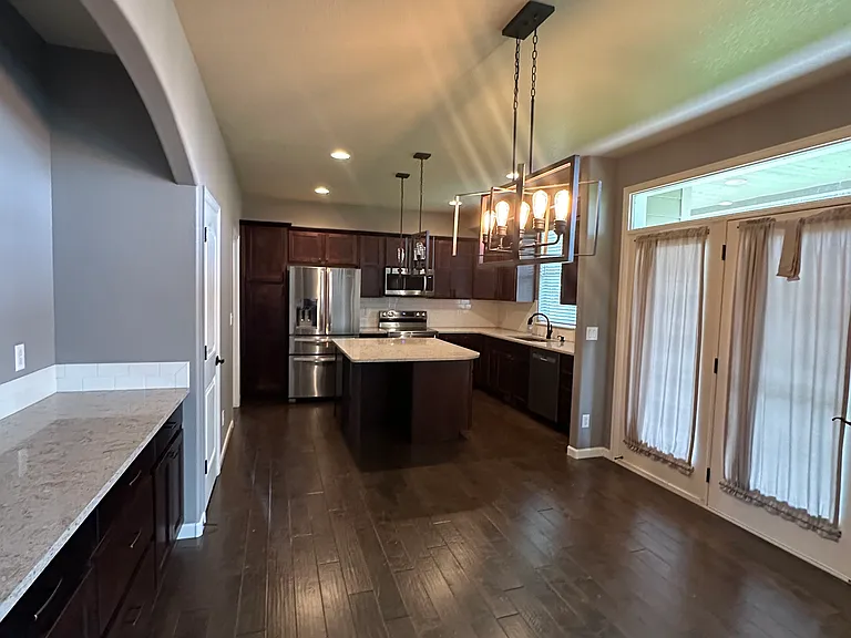 509 Deville Dr — Photo 4