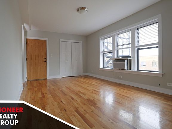 2nd image of 550 W Arlington Pl #550512