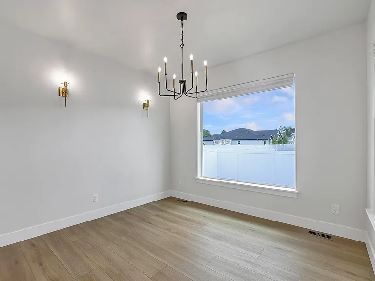 533 Irene St — Photo 8