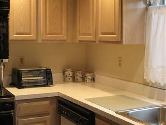 4th image of 281 Coventry Ct