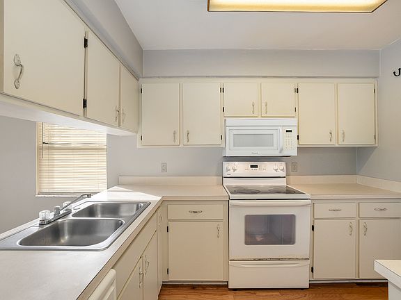 5th image of 211 Olmstead Dr #211