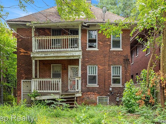 3rd image of 2633 W Grand Blvd