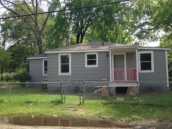 2nd image of 1452 Clover St