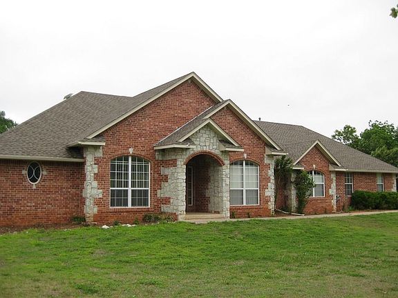 2nd image of 410 E Cedar Dr
