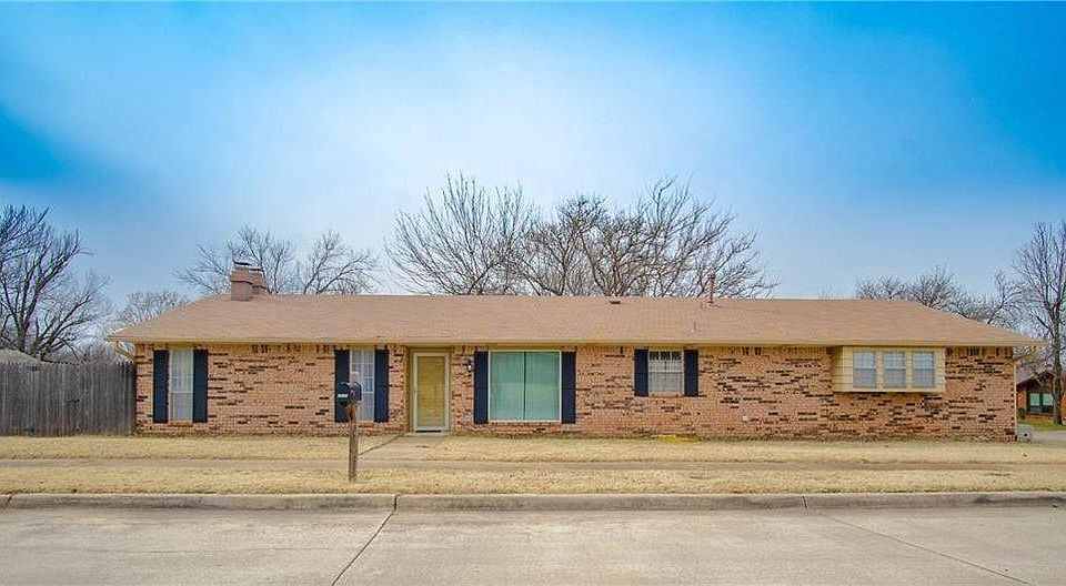 1st image of 2918 Woodbriar Dr
