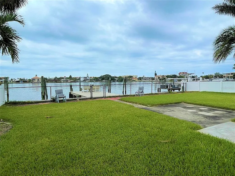 17045 Dolphin Dr — Photo 43