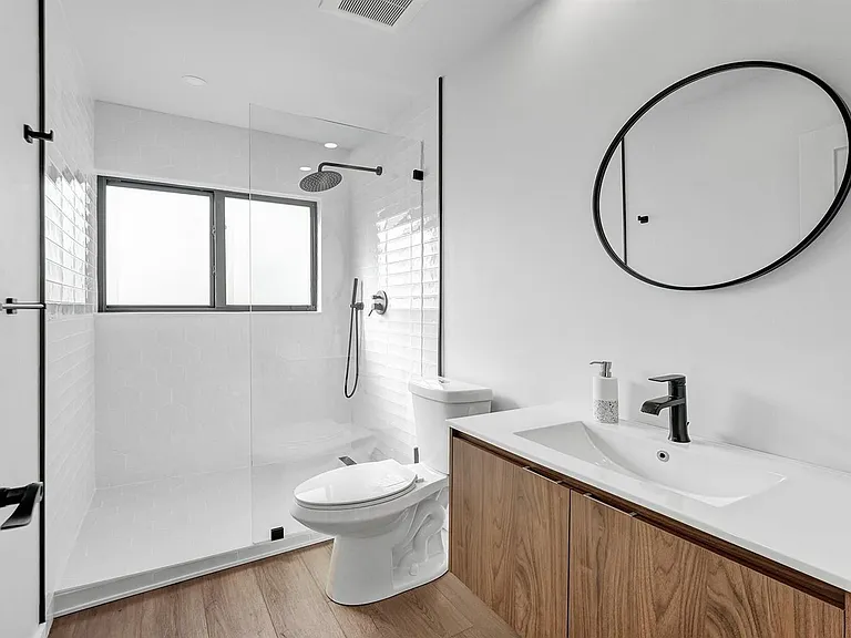 5501 NE 18th Ter — Photo 20