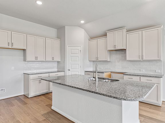 4th image of 32330 Green Ash Dr