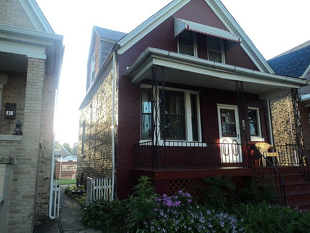 2nd image of 942 N Trumbull Ave