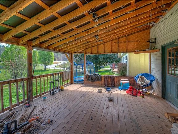 4th image of 2927 Caney Creek Rd
