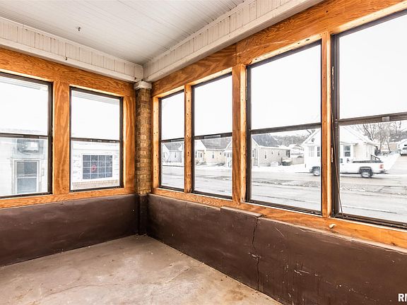 3rd image of 402 McKinley Ave
