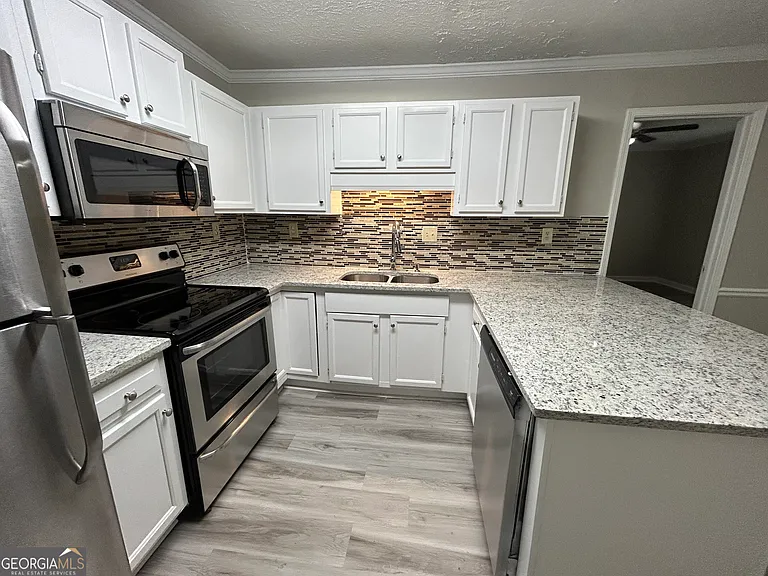 1002 Kathleen Ct — Photo 7