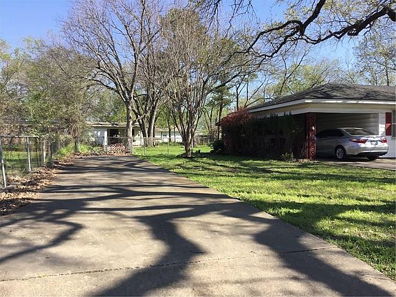 2nd image of 220 E Drane Ave
