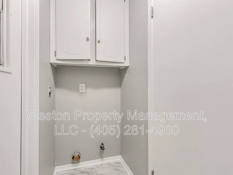 1011 Crown Dr — Photo 18