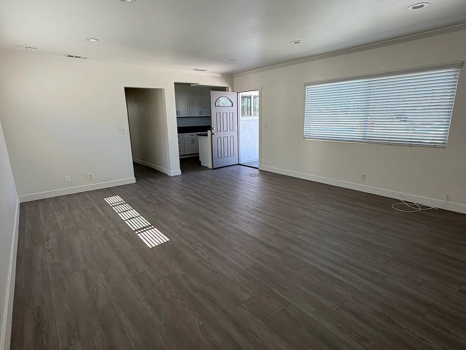 2 bed, 850 sqft, $2,750 — Photo 3