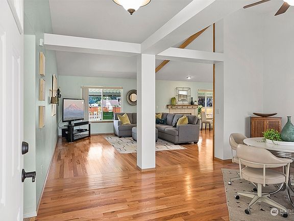 4th image of 20910 79th Avenue E