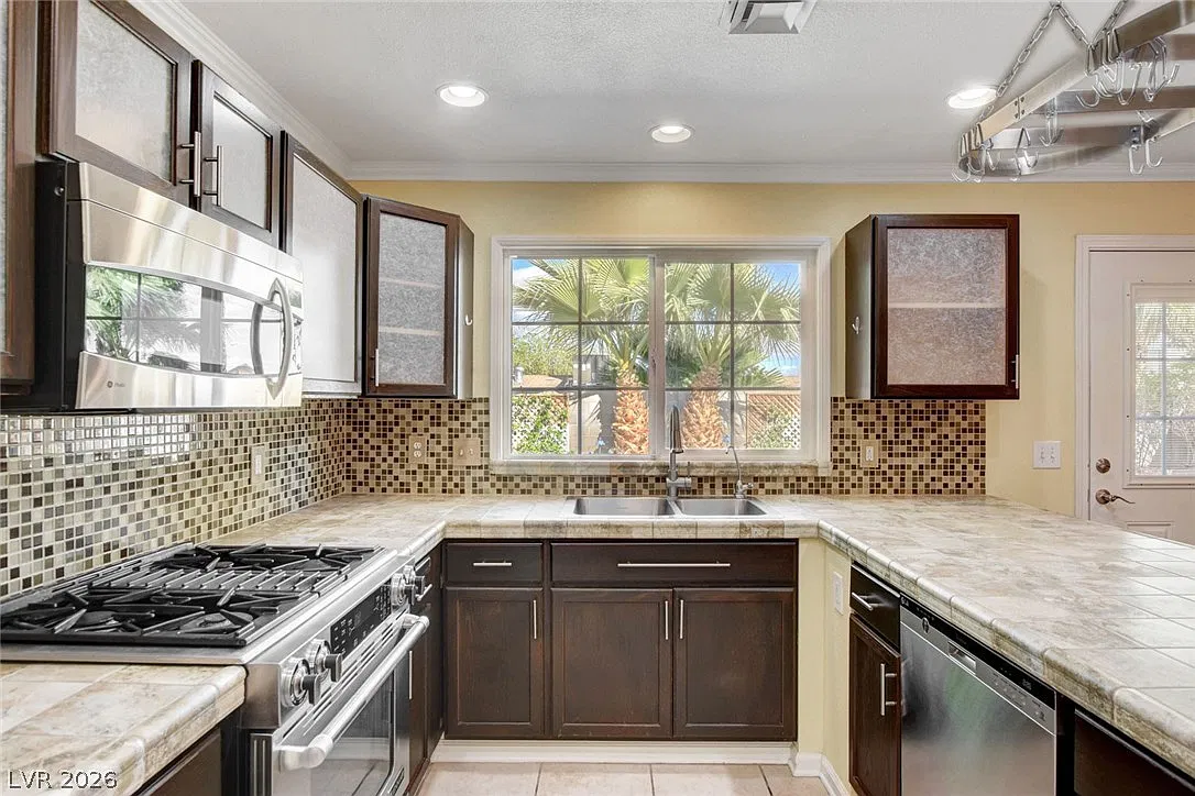 3 bed, 2.0 bath, 1476 sqft, $1,795 — Photo 4