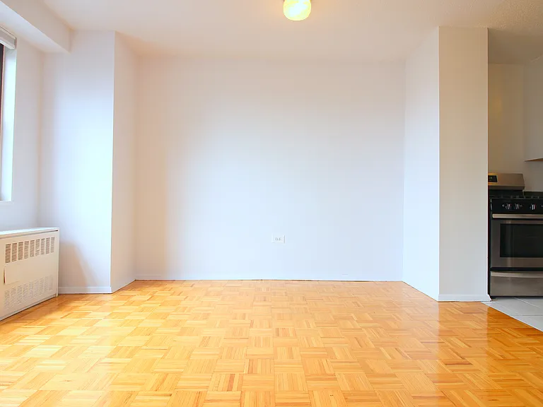 401 2nd Ave #19-D — Photo 4