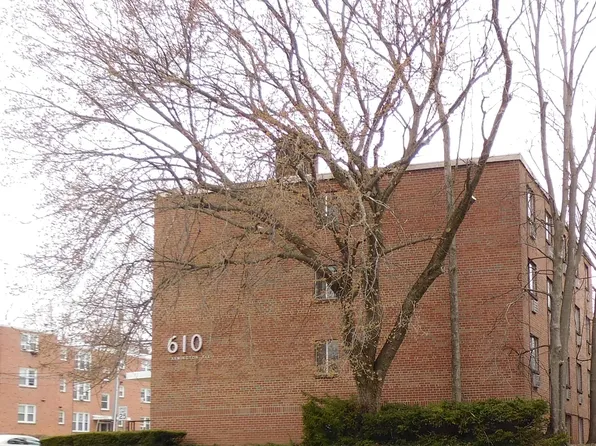 610 Farmington Avenue