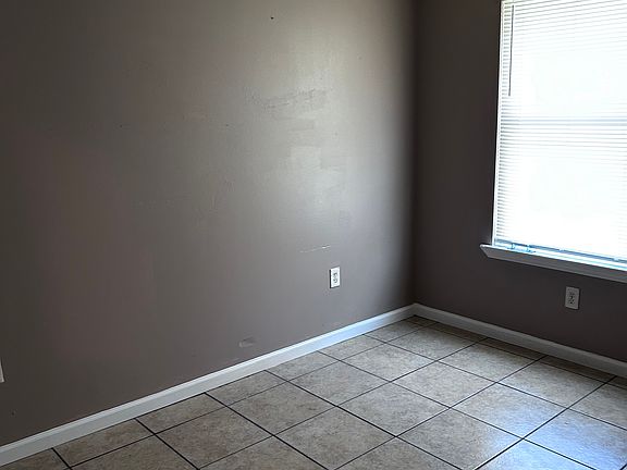 5th image of 920 Alabo St