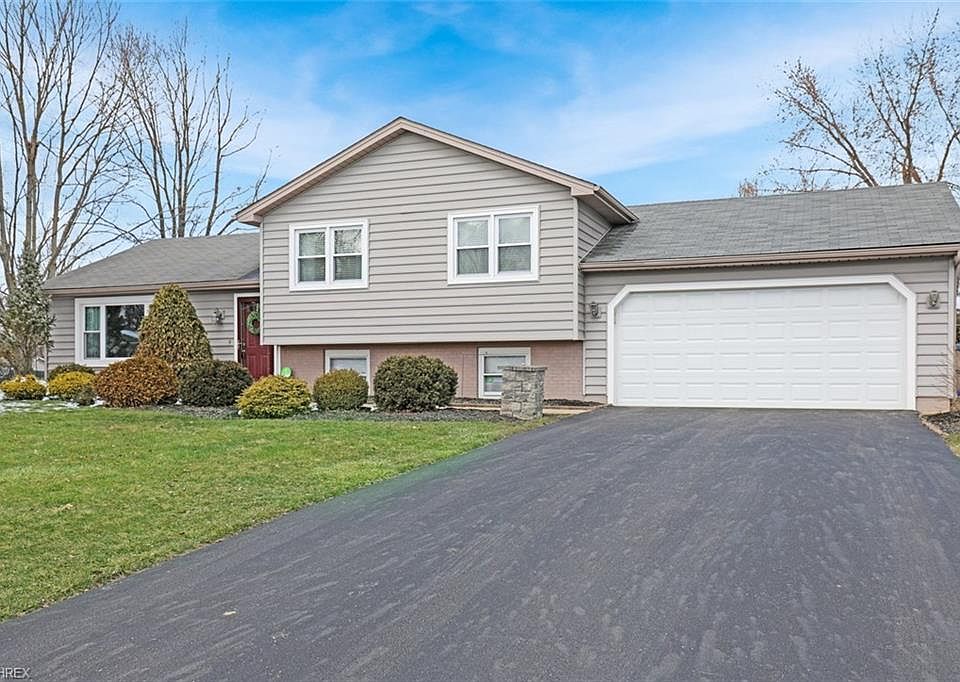 1st image of 118 Stoney Creek Ct