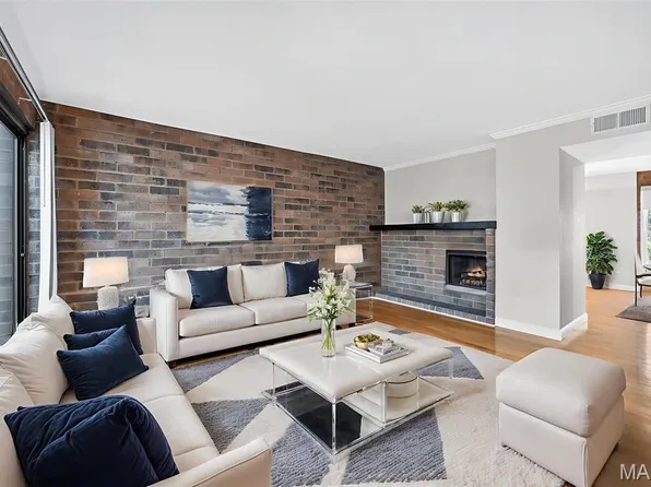 670 Coeur De Royale Dr APT C, Saint Louis, MO 63141