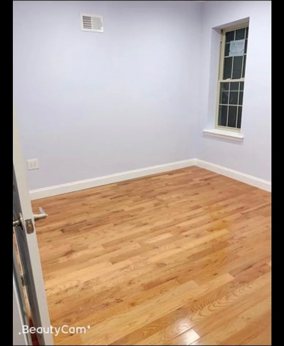 1 bed, 2300 sqft, $700 — Photo 4