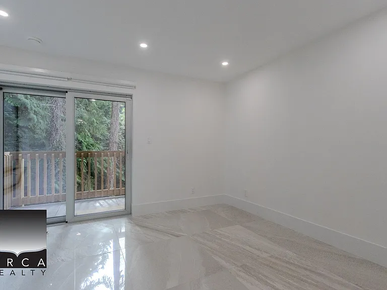 1060 Highland Dr — Photo 24