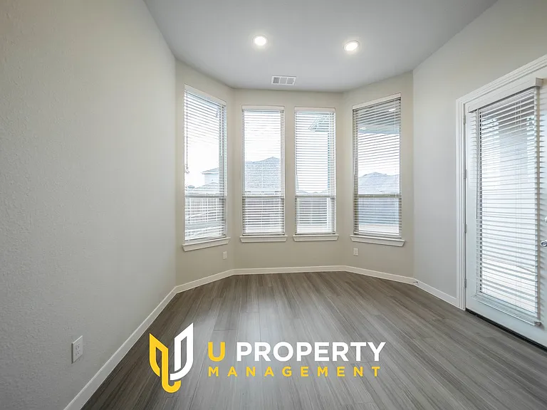 1113 Sheldon Dr — Photo 17