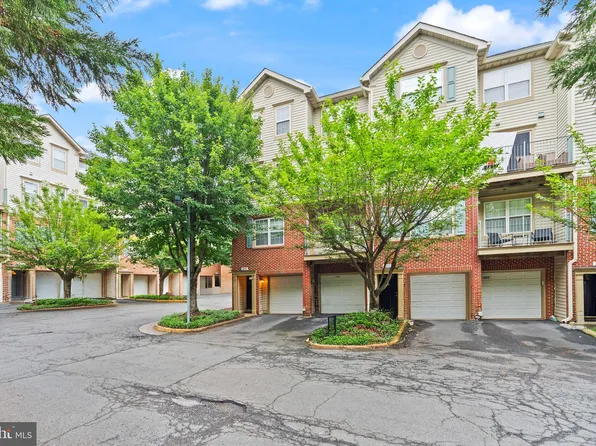 11890 Breton Ct #8B, Reston, VA 20191