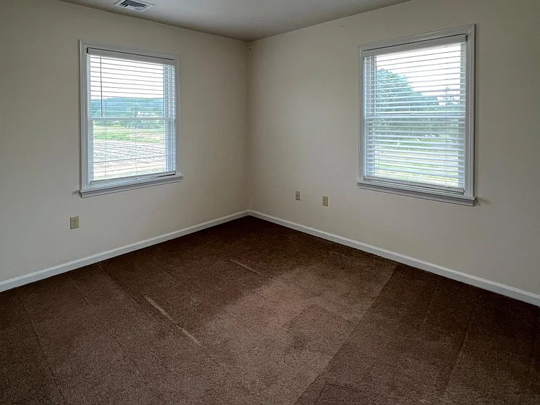 100 N Maple St — Photo 19
