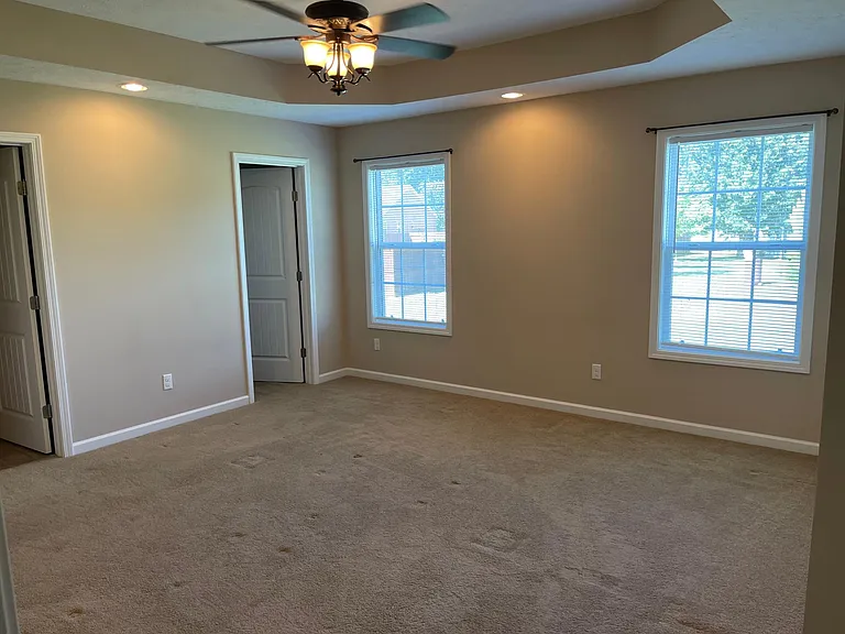 204 Williamsburg Cir — Photo 4