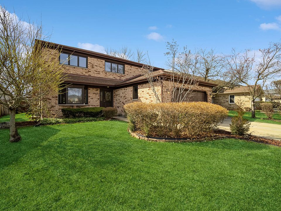1st image of 741 Berkshire Ln
