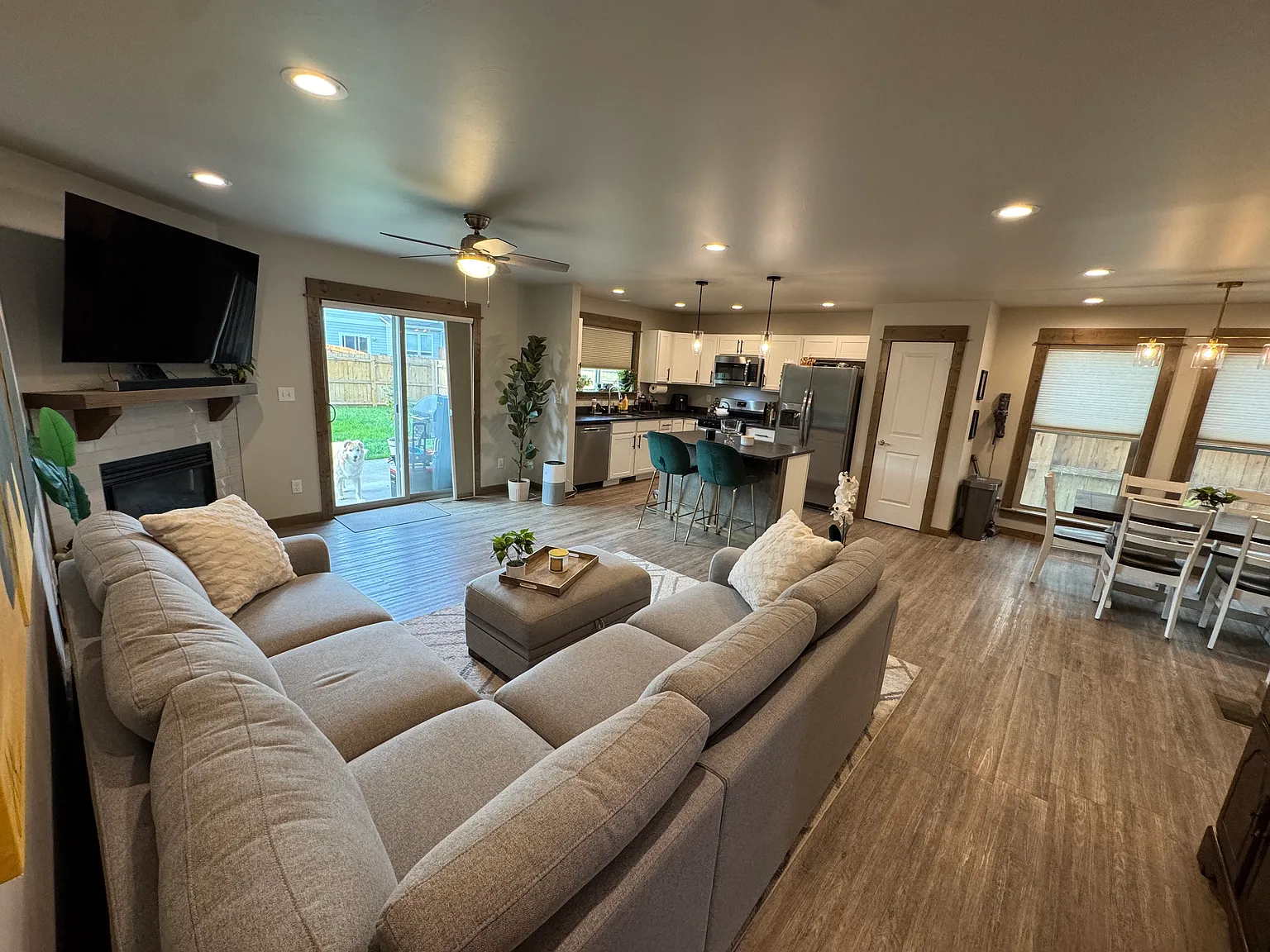3 bed, 2.5 bath, 1952 sqft, $2,900 — Photo 3