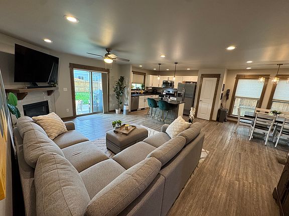 3rd image of 1306 Rizzo Ln #C