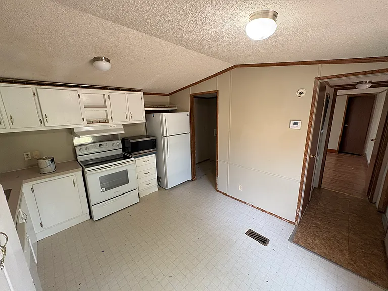 3640 Katherine Dr — Photo 8