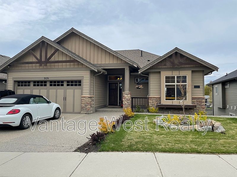 1st image of 1414B Black Mountain Cres