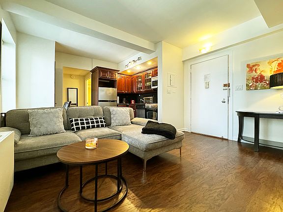3rd image of 150 W 51st St APT 1609