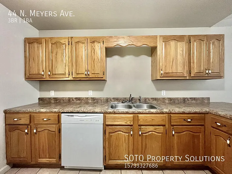 44 N Meyers Ave — Photo 9