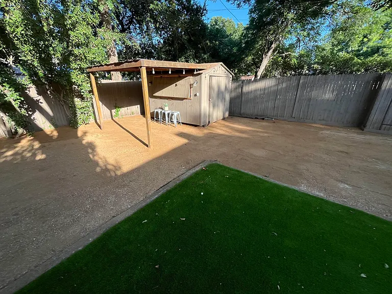 3221 Greene Ave — Photo 23