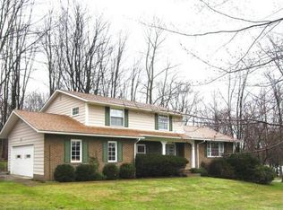 8714 Lake Forest Trl, Chagrin Falls, OH 44023