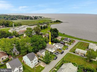 1220 Grove Ave, Shady Side, MD 20764