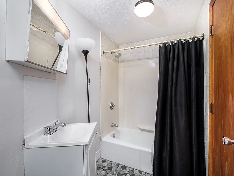 441 Ferry St #1 — Photo 6