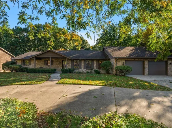 2699 Oakbrook Dr, Saint Joseph, MI 49085