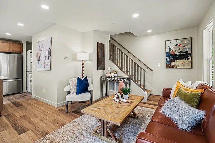 3 bed, 2.0 bath, 1100 sqft, $1,995 — Photo 4