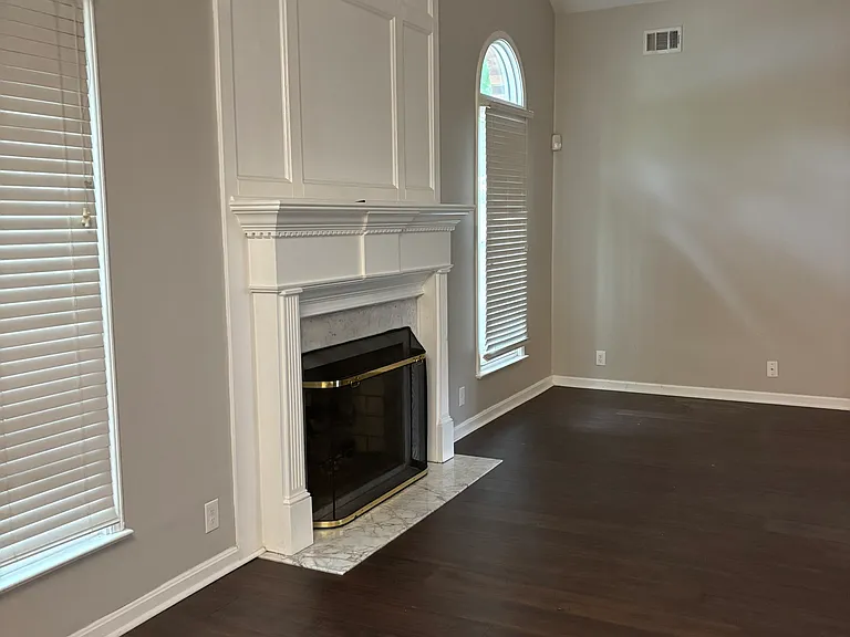 410 Washburn Ave — Photo 6