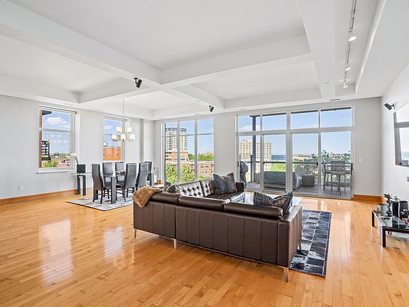 2nd image of 1313 N Franklin Pl APT 406