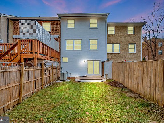 2nd image of 6276 Paddington Ln